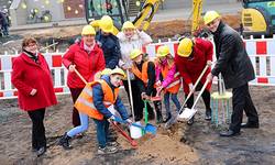 2019 12 06 Grundsteinlegung Schaufeln