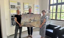 bildübergabe mit renate israel und barbara renner stadt leuna