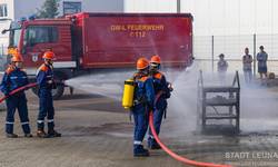 Vorführung der Kinder  und Jugendfeuerwehr Löschangriff