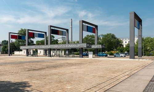 Leuna Haupttorplatz 01