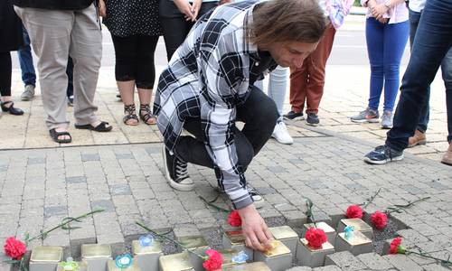 2018 06 19 Stolpersteine Babyschnuller WEB 2018 06 19 Stolpersteine Babyschnuller WEB