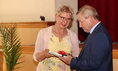 2022 07 08 Stadtrat Hagenau Bedla Präsent WEB © Beatrix Groß 2022 07 08 Stadtrat Hagenau Bedla Präsent WEB © Beatrix Groß