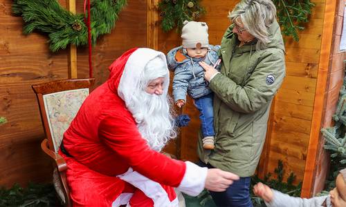 WEB 2022 Weihnachtsmarkt W Mann © Heike Hickmann WEB 2022 Weihnachtsmarkt W Mann © Heike Hickmann