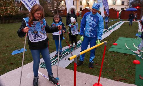 WEB 2022 Weihnachtsmarkt Ski © Heike Hickmann WEB 2022 Weihnachtsmarkt Ski © Heike Hickmann