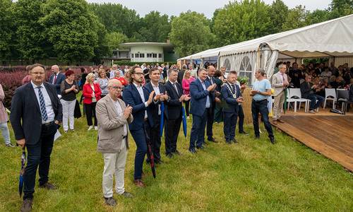 Gäste auf Wiese © Egbert Schmidt Gäste auf Wiese © Egbert Schmidt