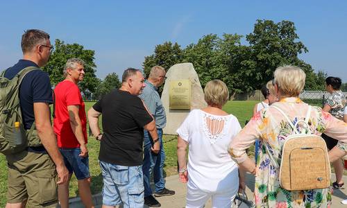 2023 08 20 WEB Gedenktafel ehemaliger jüdischer Friedhof © Heike Hickmann 2023 08 20 WEB Gedenktafel ehemaliger jüdischer Friedhof © Heike Hickmann