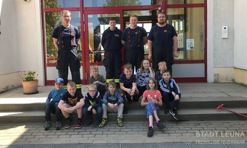 Einsatzübung Grundschule Wallendorf mit Kindern der Kinderfeuerwehr Zöschen Zweimen © OF Zöschen-Zweimen Einsatzübung Grundschule Wallendorf mit Kindern der Kinderfeuerwehr Zöschen Zweimen © OF Zöschen-Zweimen