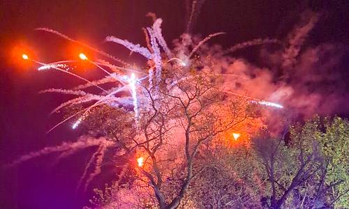 Feuerwerk WEB lb © Lucie Bader Feuerwerk WEB lb © Lucie Bader