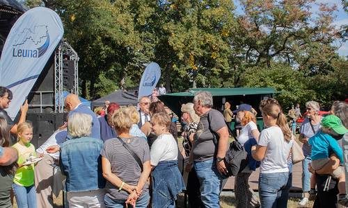 WEB Parkfest 2025 Schlange Festtorte © Heike Hickmann WEB Parkfest 2025 Schlange Festtorte © Heike Hickmann