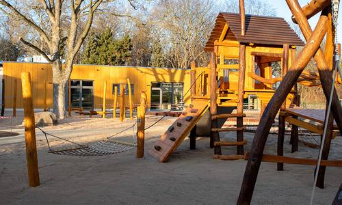 WEB 2025 12 17 Einweihung Kita Zöschen Aussengelände 02 © SL/HH WEB 2025 12 17 Einweihung Kita Zöschen Aussengelände 02 © SL/HH