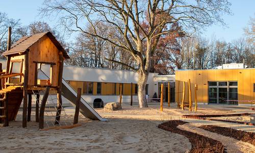 WEB 2025 12 17 Einweihung Kita Zöschen Aussengelände 01 © SL/HH WEB 2025 12 17 Einweihung Kita Zöschen Aussengelände 01 © SL/HH