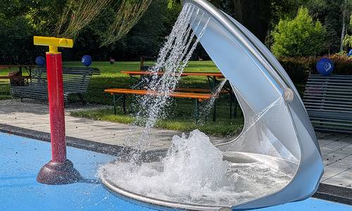 Waldbad Wasserspielplatz Muschel WEB Lucie Bader © Lucie Bader Waldbad Wasserspielplatz Muschel WEB Lucie Bader © Lucie Bader